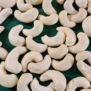 Best Price SANTIGO Cashew Cashew <b>Nuts</b> WW240 Kaju Badam <b>Nuts</b> <b>Kernels</b> Private Label Packaging - Product Image 1