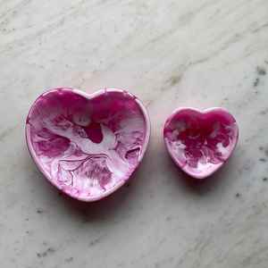 Decorative <b>Heart</b>-Shaped Resin Serving <b>Bowl</b>-Polished Serving <b>Bowl</b> for Home Hotel Tabletop Decoration for Food & Salad <b>Bowl</b> - Product Image 3