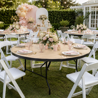 Table ronde pliante en plastique blanc disponible pour les événements en plein air, les mariages décontractés, les banquets et les fêtes