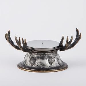 Portavelas de cuerno de aluminio elegante con detalles grabados ornamentados artesanales diseñados para interiores decorativos - Product Image 5