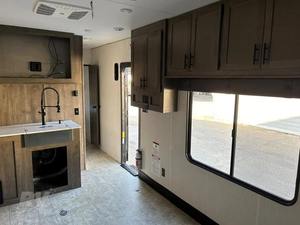 RV F-O-R-E-S-T R-I-V-E-R- VEN-G-E-A-N-CE ROGUE 26VKS USADO EN BUEN ESTADO, MODELO 2022, 36 PIES, 2000 KG DE CARGA ÚTIL, EN VENTA - Product Image 4