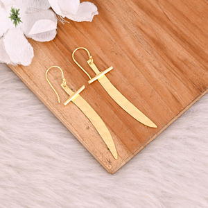 Or jaune plaqué laiton épée martelé Designer boucles d'oreilles minimaliste boucle d'oreille mode bijoux cadeau pour elle bijoux à la mode - Product Image 6