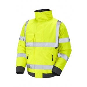 Vestes réfléchissantes résistantes à l'eau pour les équipes routières et les travailleurs du site, offrant une sécurité maximale fabriquées au Pakistan. - Product Image 1