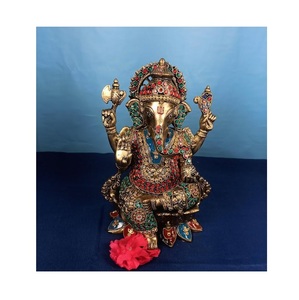 La sculpture de dieu en métal en laiton doré exprime l'âme de l'Inde spirituelle à travers des icônes éternelles et de belles formes artisanales - Product Image 5