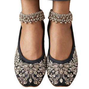 Calzado Personalizable de Moda para Mujer, Khussa de Alta Calidad con Diseño Superior de Gamuza y Terciopelo Antideslizante - Product Image 1