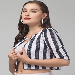 Tops d'été personnalisés pour femmes Options de couleur et de design en coton doux Commandes en gros écologiques décorées de diamants et de boutons - Product Image 4