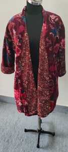 Bata de terciopelo con estampado de flores de luxurions, kimono unisex con estampado de flores, envoltura con cinturón, bata inspirada en Safari, felpa, Oliva, Burdeos - Product Image 2