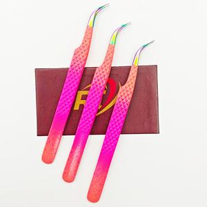 Pinces à épiler isolantes durables à pointe incurvée en acier inoxydable, anti-magnétiques, antistatiques, avec poignée confortable et précise, pour cils et extensions de cils - Product Image 1