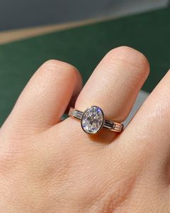 Juego de bisel de anillo de diamante cultivado en laboratorio de corte ovalado, anillo de compromiso CVD 1,80 CTW, anillo de bodas creado en laboratorio ovalado, Baguette de oro amarillo de 14K - Product Image 2