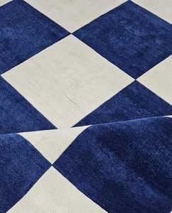 Alfombra de lana de alta calidad azul beige contemporánea tejida a mano en rayas anchas y patrón abstracto agrega un estilo actualizado a la sala de estar - Product Image 2