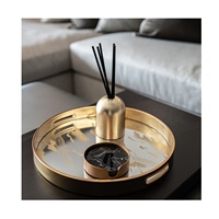 Plateau en métal orné de qualité supérieure pour la vanité et la décoration du salon avec une surface réfléchissante chatoyante et un métal artistique