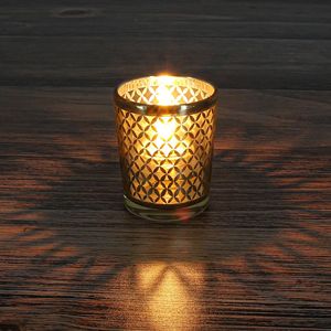 Porte-bougie en métal artistique conçu pour des arrangements d'éclairage festifs avec des détails magnifiques et une apparence élégante - Product Image 6