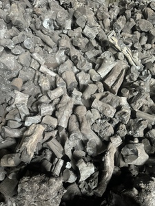 Charbon de bois noir en bois de café du Vietnam, faible fumée, combustion longue durée, combustible pour barbecue, utilisation dans l'industrie chimique - Product Image 2