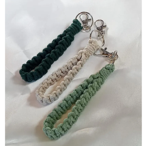 Llavero de macramé hecho a mano, algodón trenzado, estilo bohemio, varios colores - Product Image 3