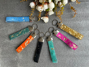 Nuevo pelo metálico hecho a mano Real en cuero de piel oculta lindos colores del arco iris muñequeras westerns elegante Multi moderno llaveros - Product Image 4