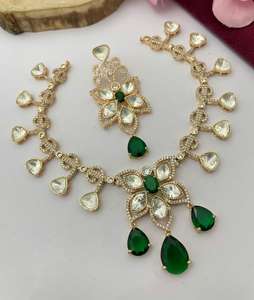 Ensemble de colliers Polki de qualité supérieure pour femmes Ensemble de colliers de luxe de belle dernière conception Complète les vêtements ethniques et occidentaux - Product Image 1