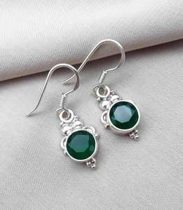 Boucles d'oreilles clous en onyx vert, argent sterling 925 plaqué or, certifiées IGI, bijoux faits main style bohème pour femme, cadeau d'anniversaire ou de fête - Product Image 1