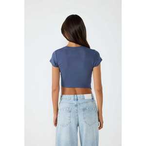 Blusa Casual Asimétrica con Adornos de Piedras y Logotipo Frontal - Product Image 5