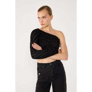 เสื้อครอปแขนเดียวแบบลำลอง ผ้ามันเงา ทรงไม่สมมาตร พร้อมโลโก้ด้านหน้า ความยาวสั้น - Product Image 2