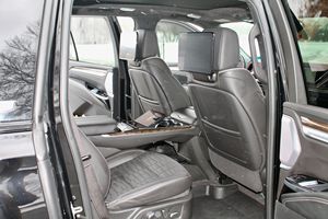 แคดิลแลค เอสคาเลด ESV 4WD สปอร์ต แพลตตินัม ปี 2025 เครื่องยนต์ 6.2 ลิตร V8 พร้อมชุดแพ็คเกจที่นั่งแถวที่สองแบบ Executive - Product Image 5