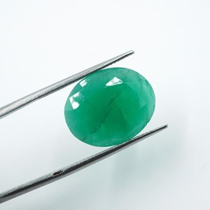 อัญมณีมรกตธรรมชาติขนาด6มม. 10.30กะรัตทรงรีสีเขียวมรกต - Product Image 2