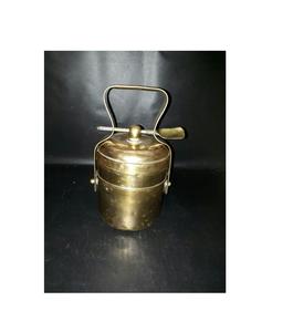 Boîte tiffin en laiton brillant de haute qualité conçue pour une longue durabilité, un entretien facile et des avantages antimicrobiens naturels - Product Image 1