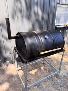 Parrilla de Gas para Exteriores Moderna de Acero Inoxidable con Plancha y Caja Ahumadora, Recubrimiento en Polvo, Combustible Butano, Encendido Electrónico - Product Image 2
