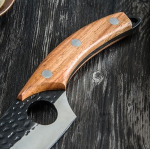Couteau à désosser martelé magnifiquement conçu avec gaine en cuir Couperet de cuisine personnalisable pour une utilisation en extérieur Support OEM - Product Image 5