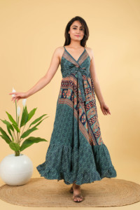 ชุดเดรสยาวสไตล์โบฮีเมียน ทำมือ ผ้าไหมพลิ้วไหว ยาวกรอมพื้น เปิดหลัง แต่งระบาย คอวีผูกคอ ลายดอกไม้ สำหรับเพื่อนเจ้าสาว เอวธรรมชาติ ลายพิมพ์ แม็กซี่ - Product Image 4