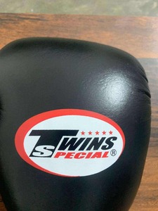 Professional Custom Premium-Quality Twin Hook Loop Boxing Gloves Hand Grips Genuine Leather Custom Logo Colors KickBoxing Gloves - Product Image 4