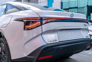 2024 Toy OTA BZ3 T-Model con asientos de cuero de dirección izquierda y cámara trasera Excelente Estado - Product Image 4