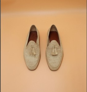 รองเท้าโลฟเฟอร์มีพู่สีเบจสำหรับผู้ชาย-รองเท้าสลิปออนผ้าราฟเฟอร์ทำมือ - Product Image 1