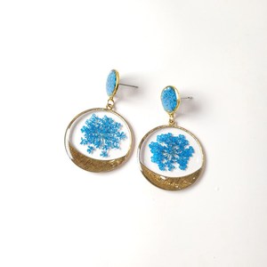 Boucles d'oreilles en résine de luxe pour femmes |   Design artistique unique |   Accessoires de mode vintage traditionnels faits à la main et légers - Product Image 2