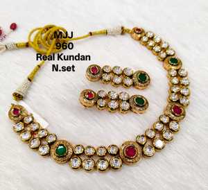 Ensemble de colliers de mariée Kundan de luxe très demandé Cadeau parfait ou bijoux de mariage disponibles au prix d'exportation - Product Image 1