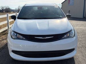 Chrysler Voyager LX 2025 IMPECABLE - Product Image 2