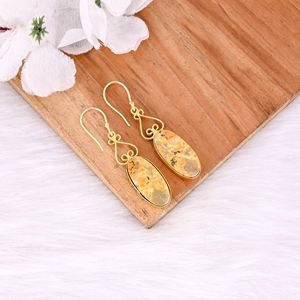 Pendientes de latón chapados en oro con gemas de jaspe abeja, elegantes pendientes colgantes de latón con brillo y acabado. - Product Image 3