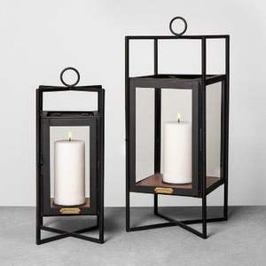 Linterna de metal con acabado plateado para decoración contemporánea del hogar - Product Image 1