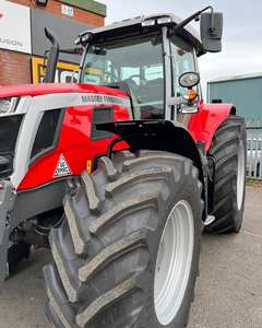 Tracteur agricole MF 7s.210 Tier 3 125 CV 4x4 avec transmission Dyna-4 disponible à la vente - Product Image 2