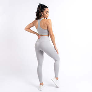 Ensemble de yoga 2 pièces de haute qualité personnalisé, legging de yoga solide, short de sport, vêtements de sport, soutien-gorge de sport, poches latérales, nœud torsadé - Product Image 6