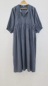 Mini vestido gris informal con cuello profundo y cierre de cadena Color sólido Busto forrado Cintura natural Silueta suelta para el verano - Product Image 6