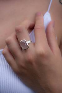 Bague rectangulaire en quartz rose, pierre précieuse bohème, argent sterling 925, style bohème gypsy hippie, bijou fait main, cadeau - Product Image 2