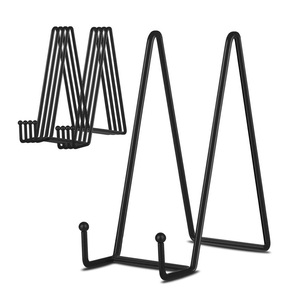 Soporte de metal plateado de alta calidad para exhibir platos decorativos de colección en un estante de mesa o en una estantería de cocina. - Product Image 3