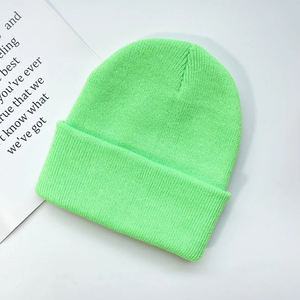 Gorro cálido de invierno a la moda con puños, gorro de punto suave Unisex de Color liso, accesorio de uso diario elegante y acogedor para días fríos - Product Image 5