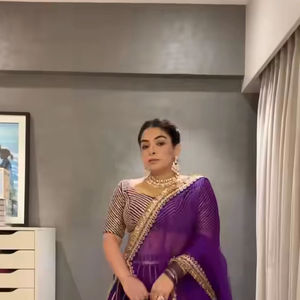 Lehenga y Choli de Seda Chinon Morada para Mujer con Bordado de Lentejuelas y Dupatta de Seda Chinon con Bordado de Lentejuelas - Product Image 1