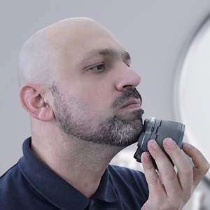 Afeitadora Eléctrica Inalámbrica Mejorada, Impermeable IPX7, Afeitadora Rotatoria para Hombres Calvos, Afeitado en Seco/Húmedo con USB C, Aplicación RV - Product Image 1