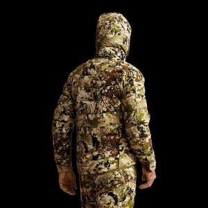 Veste de chasse isolée coupe-vent avec imprimé camouflage et coupe réglable conçue pour la chaleur et la mobilité à l'extérieur - Product Image 3