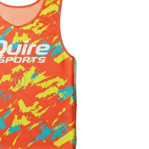 Baberos de entrenamiento de fútbol de malla gráfica Multicolor personalizados Pinnies de práctica de poliéster transpirable para equipos de fútbol juveniles adultos - Product Image 4