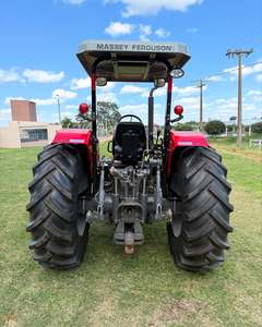 Tracteur agricole industriel d'occasion Massey Ferguson 4408 42 CV Rouge 4x4 à transmission intégrale avec garantie de 3 ans sur le moteur - Product Image 4
