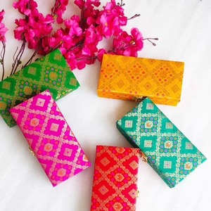 กล่องของขวัญผ้าไหมลายยกดอก สำหรับงานแต่งงานแบบอินเดีย ของชำร่วยงานดีวาลี กล่องใส่ขนมและเครื่องประดับ กล่องใส่เงินชักกุน กล่องใส่ของไหว้พระกานีช ของขวัญขึ้นบ้านใหม่ - Product Image 6