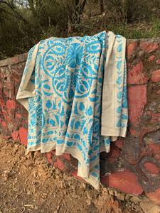 Auténtica Colcha Bordada Suzani – Cubrecama de Algodón Hecho a Mano con Patrones Tribales Tradicionales y Diseños Florales Vibrantes - Product Image 1